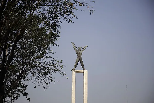 Monumen Pembebasan Irian Barat, diresmikan sejak 17 Agustus 1963 oleh Presiden Soekarno