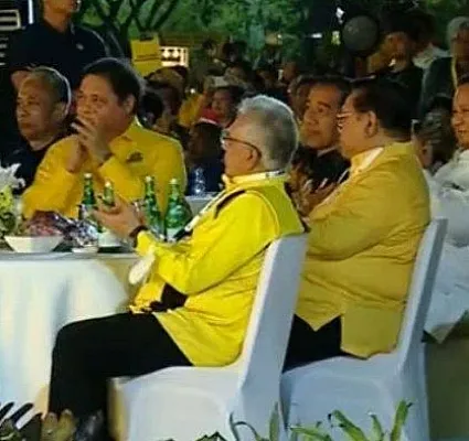 Presiden Jokowi tampak hadir di Acara Ulang Tahun Golkar ke 59