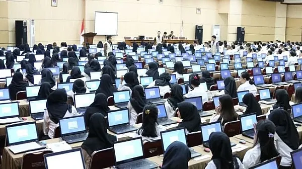 Ilustrasi Ujian Masuk CPNS menggunakan Computer Assisted Test (CAT) secara Nasional