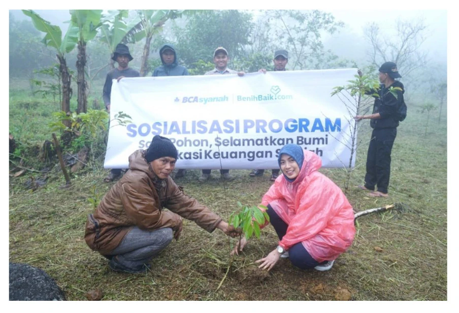 BCA Syariah Peduli Tanam 1.000 Bibit Durian di Desa Cibulao, Bogor