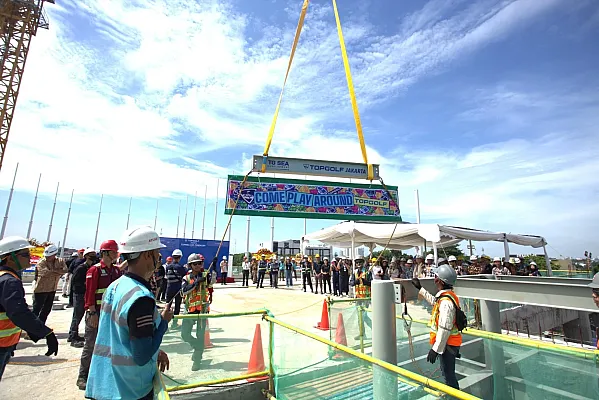 Proses Topping Off Ceremony Topgolf