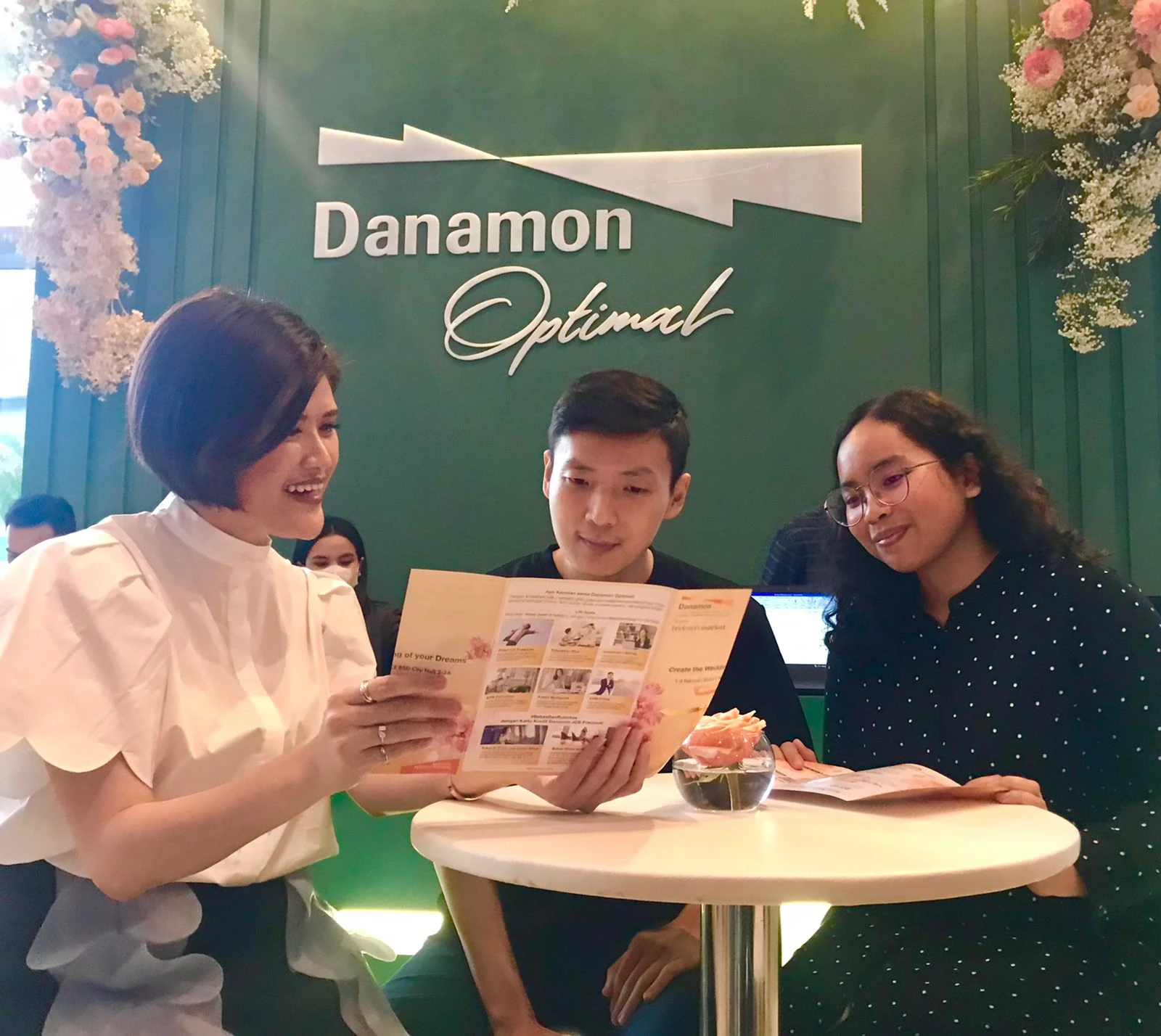 Danamon Tebar Bonus di Ajang Di Bridestory Market 2024