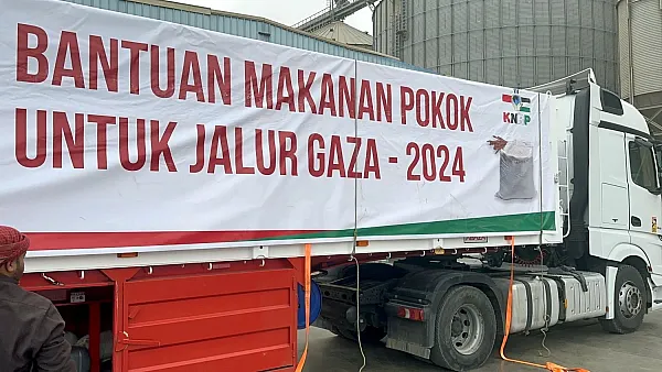 KNRP Kirim Kontainer Dan Mobil Ambulans Untuk Warga Gaza