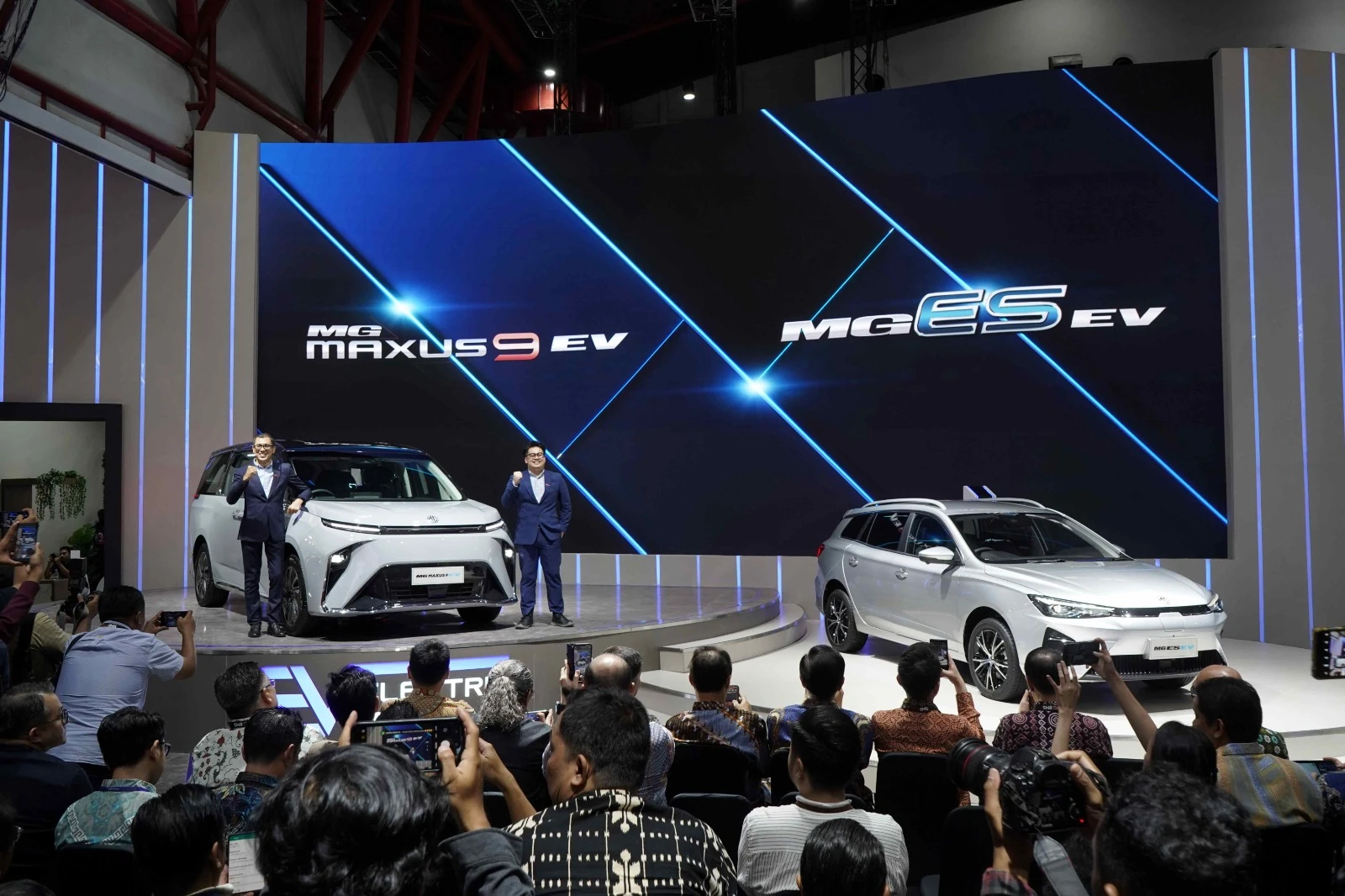 MG Tancap Gas di IIMS 2024: Tampilkan MG Maxus 9 EV & MG ES EV