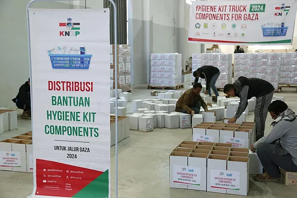 KNRP Kirim Kontainer Dan Mobil Ambulans Untuk Warga Gaza