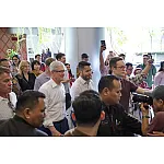 Tim Cook Kunjungi Apple Developer Academy BINUS Perkuat Pengembangan Digitalisasi