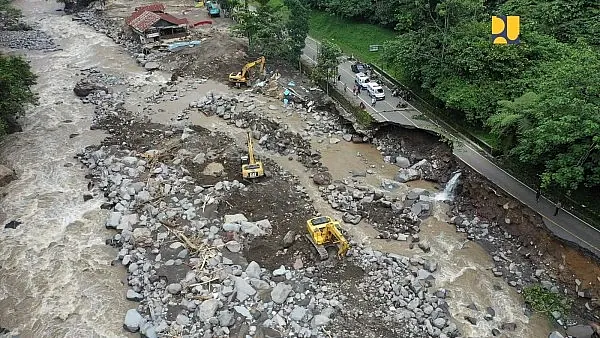 Banjir Bandang Lahr Dingin Sumbar